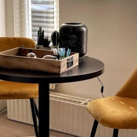 Gezellige Knusse Studio Met Bubbelbad Huizen Exterior foto