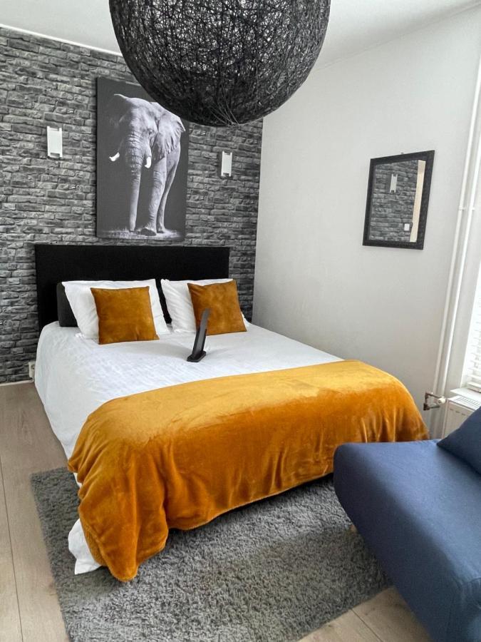 Gezellige Knusse Studio Met Bubbelbad Huizen Exterior foto